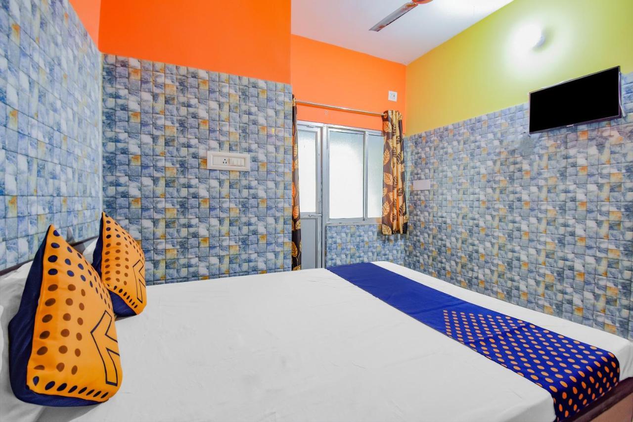 SPOT ON 74542 Aarav Hotel Jādabpur Exteriör bild
